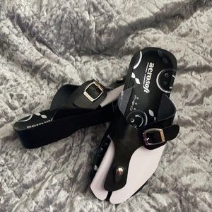 Aerosoft - Women Flip Flops